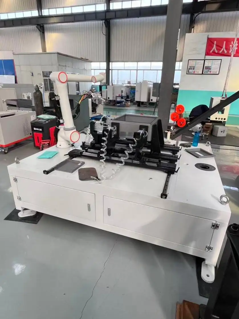 Robô de Soldagem para Soldagem de Estruturas Automotivas