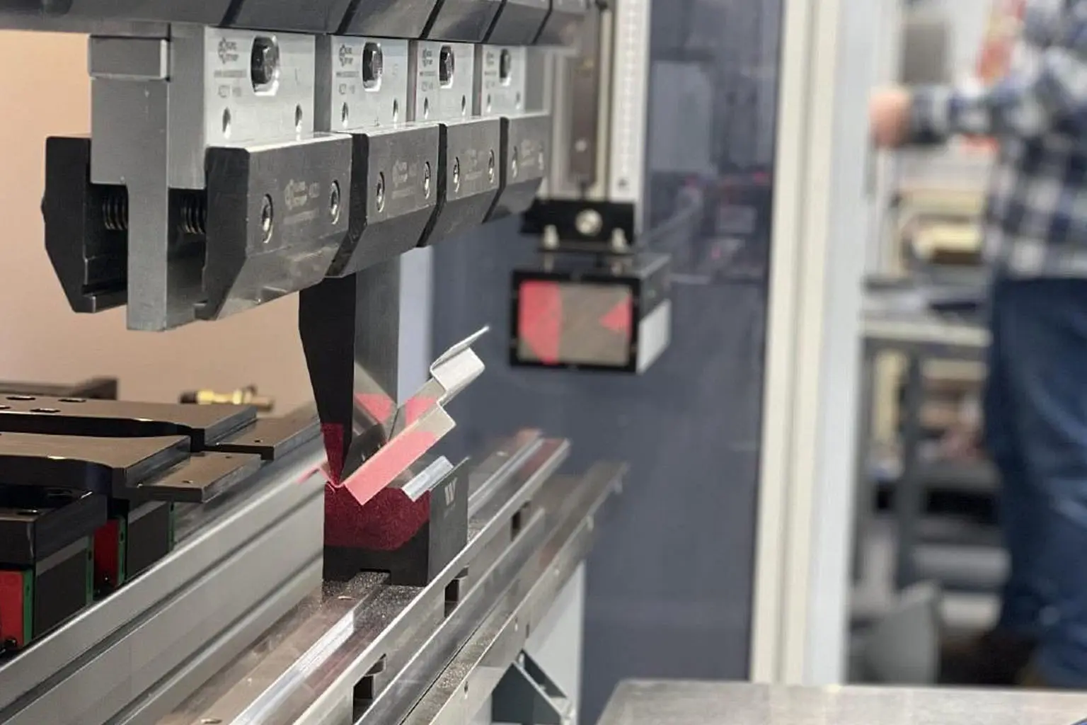 Ferramentas de Fabricação de Metais: Potência de Precisão, Eficiência, e Manufatura Global